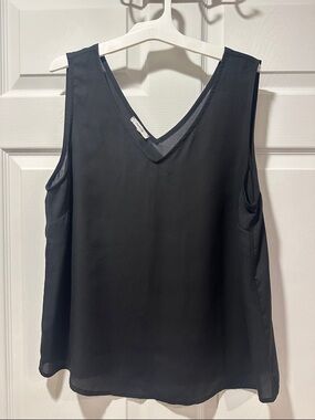 Maurices Women's Black V-Neck Sleeveless Top